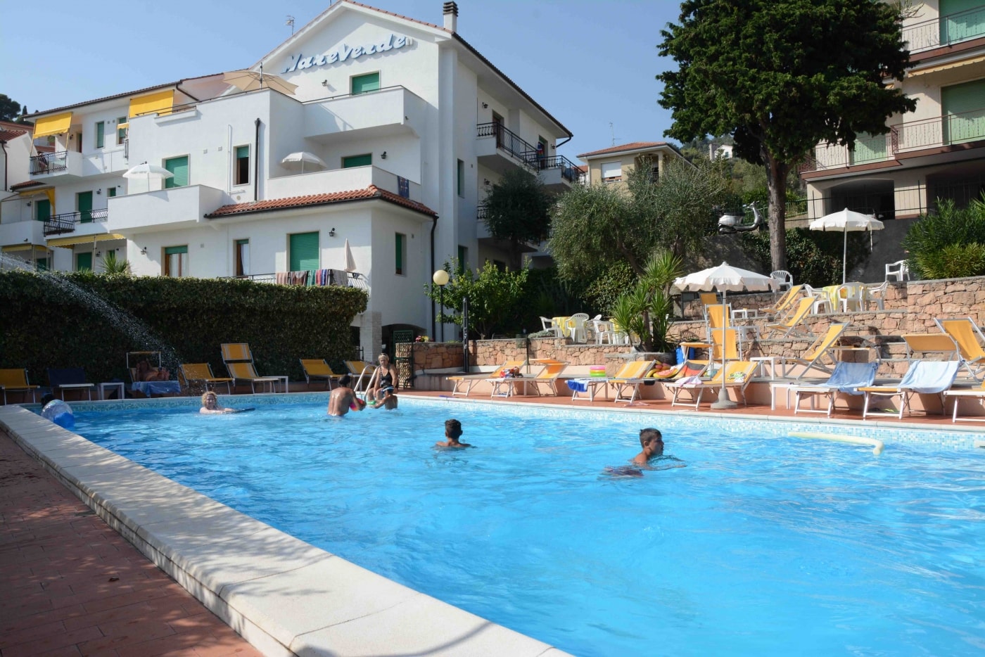 Ferienwohnungen mit Meerblick<br>für einen Familienurlaub<br>in Pietra Ligure