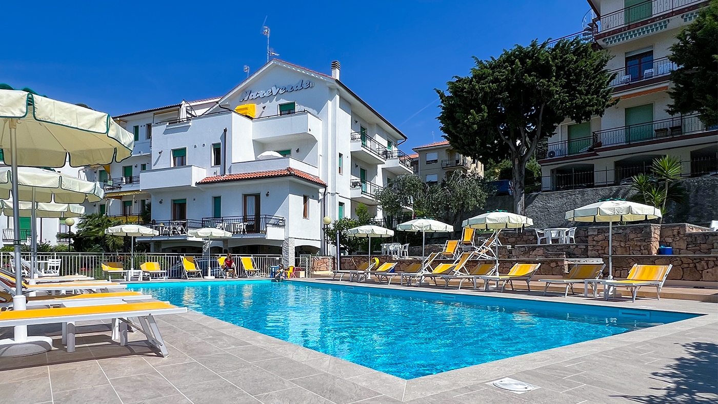 Residence vista mare<br>per vacanze in famiglia<br>a Pietra Ligure